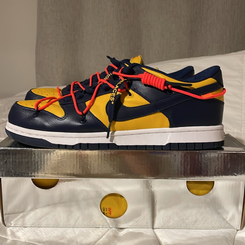 Nike Dunk Low x Off-White Michigan - Picture 2 of 9